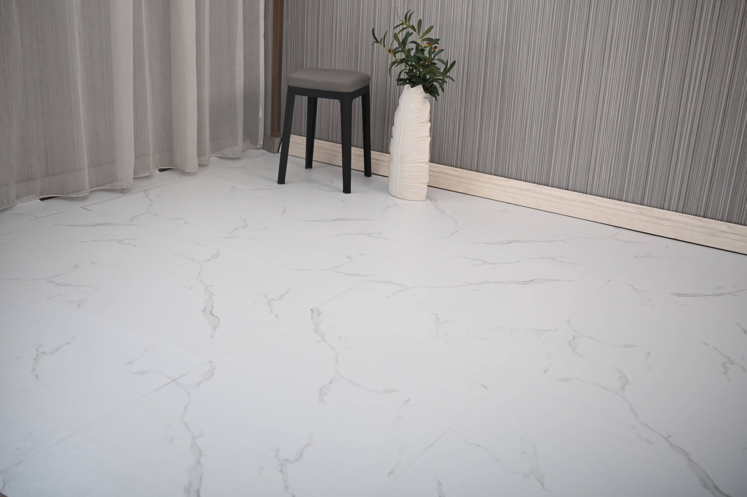 peel and stick floor tile